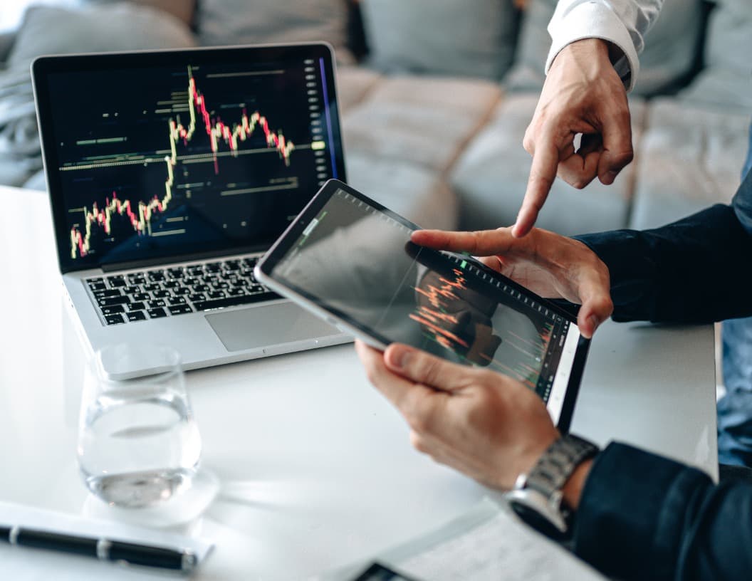 Want to Kill Idle Time Productively? Try the Serious Game of Trading in Financial Markets