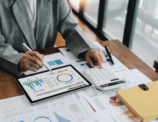 Training in Financial Markets